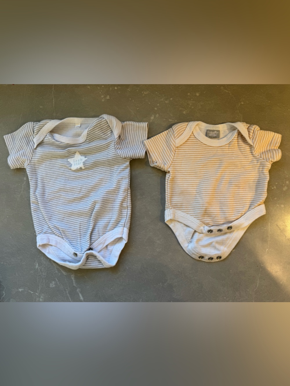 Newborn & 0-3 Month - Striped Short-Sleeve Baby Bodysuit in Beige and Light Grey